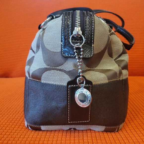 Coach Purse 👛 - Picture 7 of 9